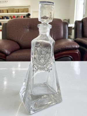 23oz Lead-Free Crystal Triangular Whiskey Decanter Exquisite Design and Craftsmanship