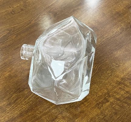 Luxury High End Custom Polygonal Glass Bottle for VODKA Clear and Distinctive