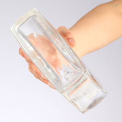 Glass Base Material 750ml 700ml 550ml Gin Glass Bottle Rum Brandy Glass Liquor Bottle with Lid