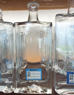 Custom Whiskey Vodka Brandy Spirit Glass Bottle in 375ml 500ml 700ml 750ml 1000ml