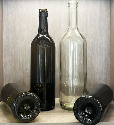 Industrial Beverage 750ml Clear Round Bordeaux Red Fruit Wine Bottles with Cork Caps