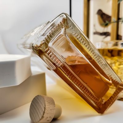 200ml Transparent Whiskey Glass Bottle with Lid The Newest Flat Bottom Square Design