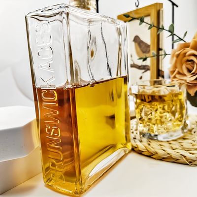 200ml Transparent Whiskey Glass Bottle with Lid The Newest Flat Bottom Square Design