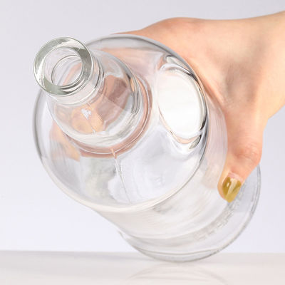 750ml Vodka Glass Bottle with Lid Finish and Customized Logo in Flint Glass