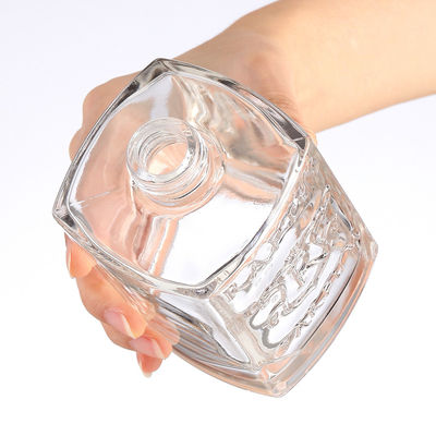 Pattern Customized Logo Clear Glass 700ml Square Bottle for Wine and Beer Empty in Carving Patterns