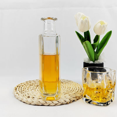 Flat Square Whiskey Vodka Rum Tequila Gin Spirits Glass Bottle with Cork Sealing Type