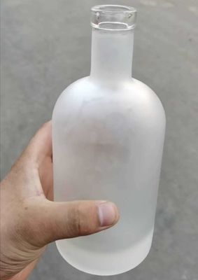 Customized 1000ml Glass Bottles for Vodka XO Tequila and Red Wine Cork Sealing Type