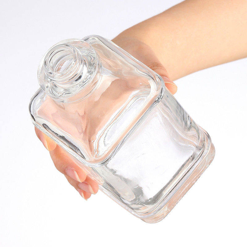 Large Capacity Square Wine Bottle Made of Glass with Customized Logo and Transparent Design